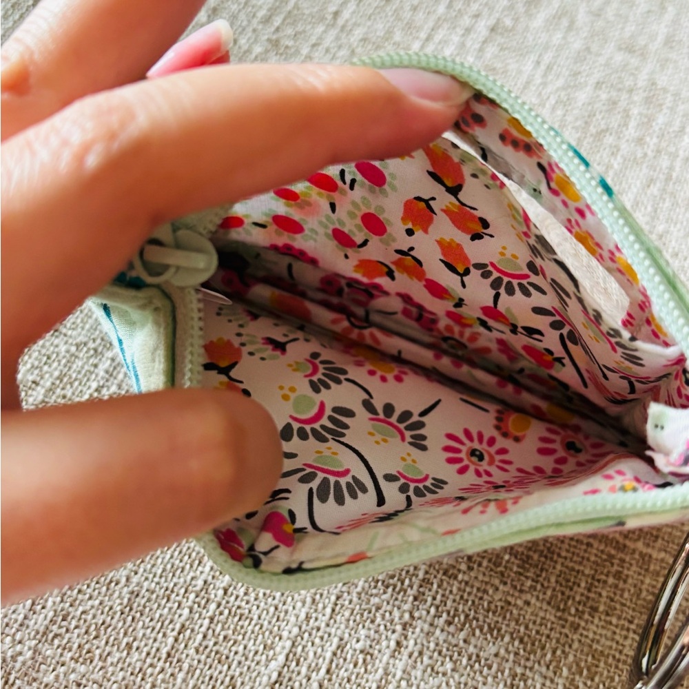 Floral Patterned ID Holder Keychain - Picture 4 of 7